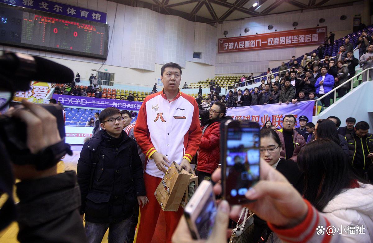 cba总决赛球迷_(cba总决赛精彩回顾)  第1张
