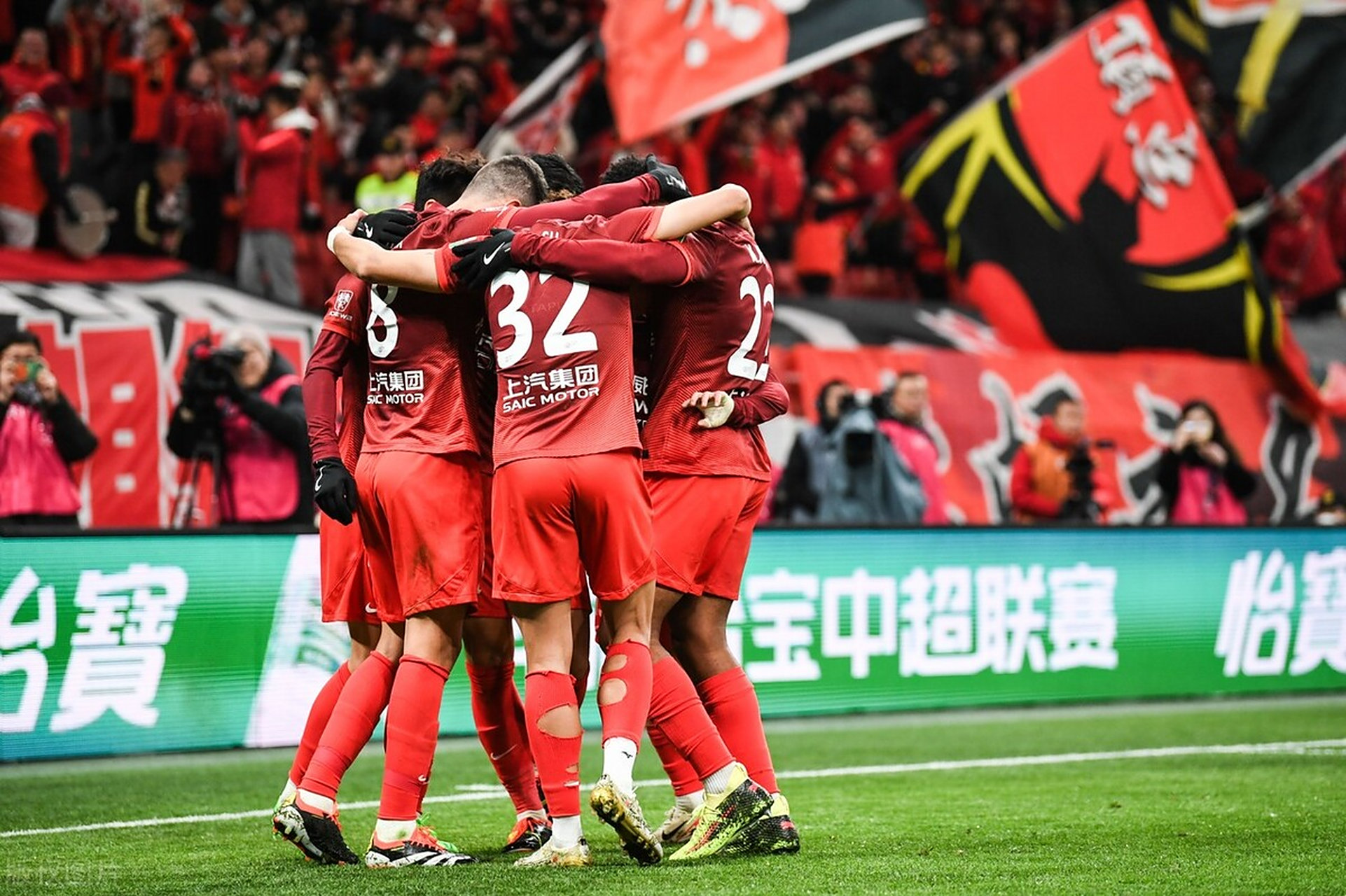 中超上海海港3-0大连英博李新翔传射建功张琳芃破门的简单介绍  第1张