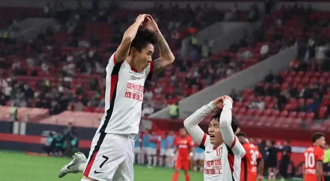 包含媒体：裁判误判致蓉城退出中超争冠蓉城主场不敌河南队的词条  第2张