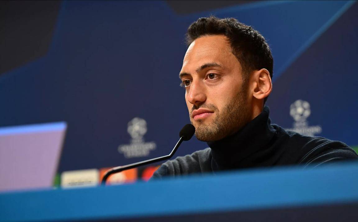 费内巴切求购恰尔汗奥卢国际米兰有意出售球员的简单介绍 第1张 费内巴切求购恰尔汗奥卢国际米兰有意出售球员的简单介绍 第1张