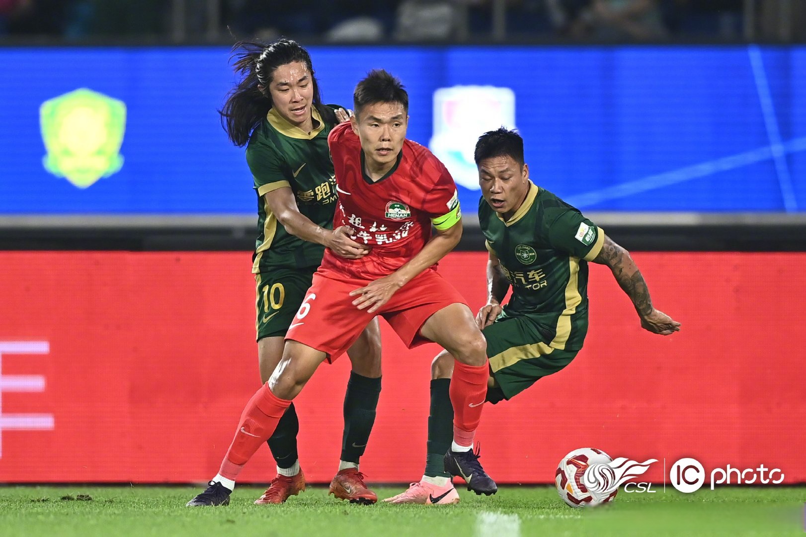 中超浙江队2-2上海海港加布里埃尔传射建功弗兰克头球绝平的简单介绍  第1张