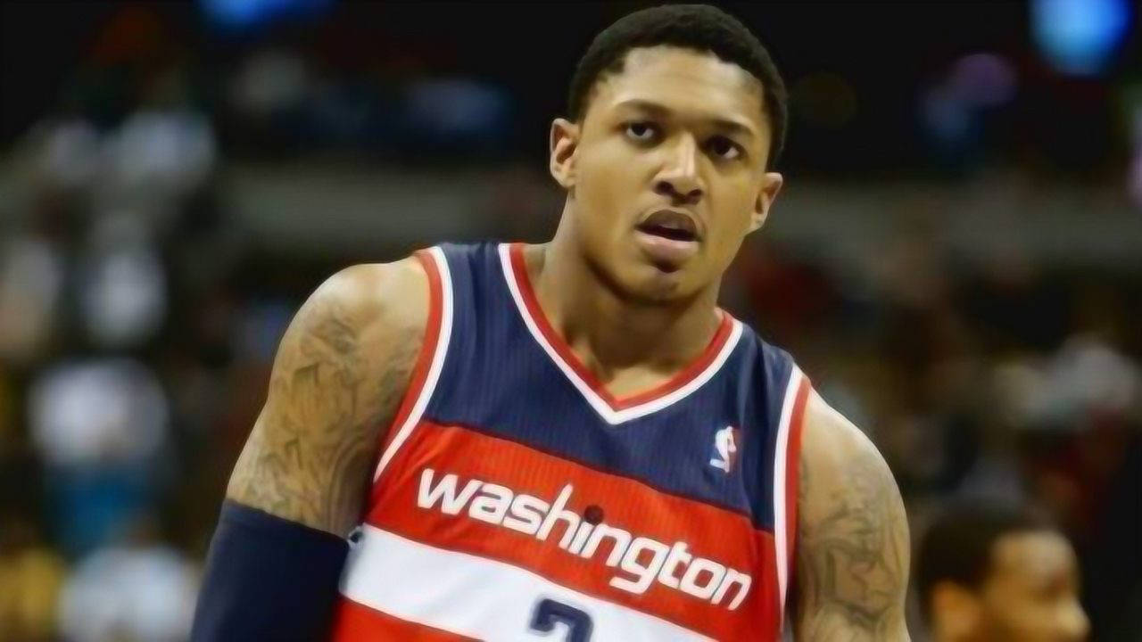 格林伍德与明斯爆发冲突球衣被撕扯的简单介绍