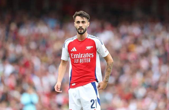 包含拜仁慕尼黑将埃泽列入引援名单球队将与阿森纳竞争球员的词条  第1张