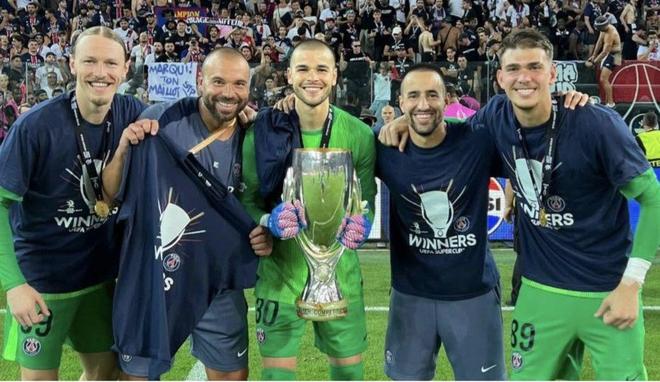 包含大巴黎与里尔门将舍瓦利耶达成协议转会费超4000万欧的词条