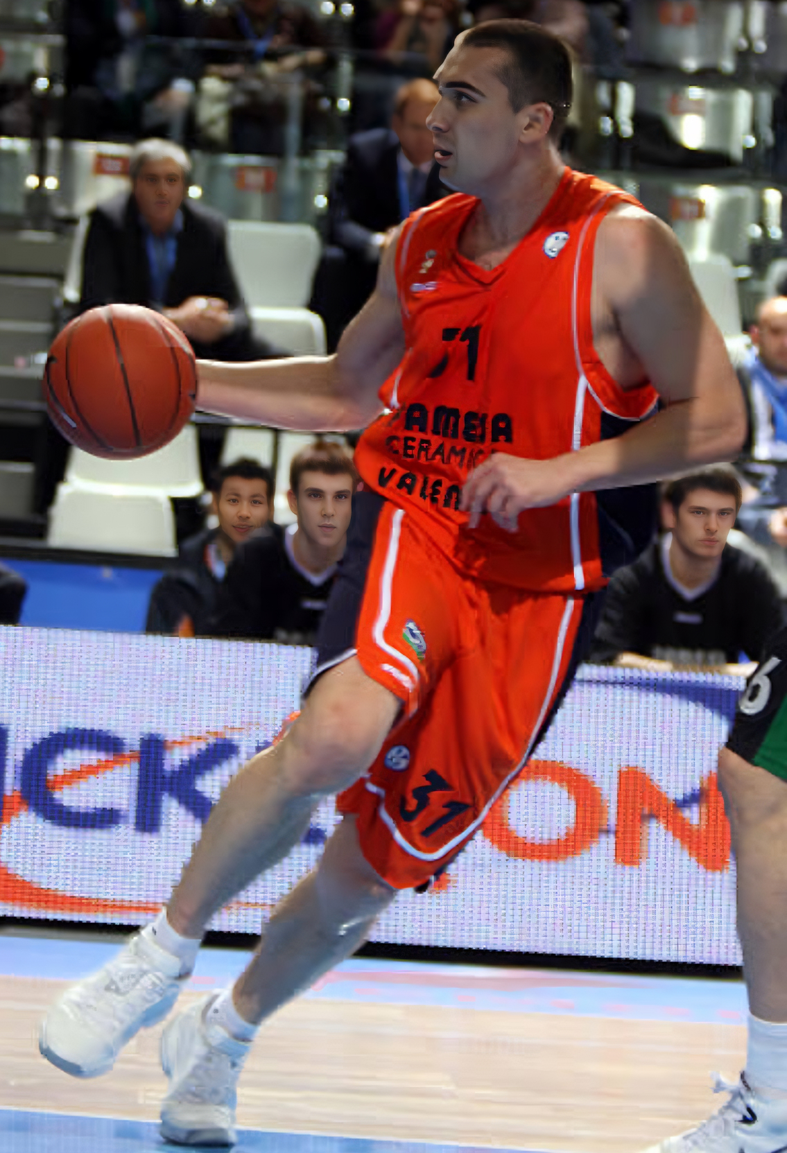 阿瑙托维奇加盟贝尔格莱德红星拒绝美职联和沙特报价的简单介绍 第1张 阿瑙托维奇加盟贝尔格莱德红星拒绝美职联和沙特报价的简单介绍 第1张