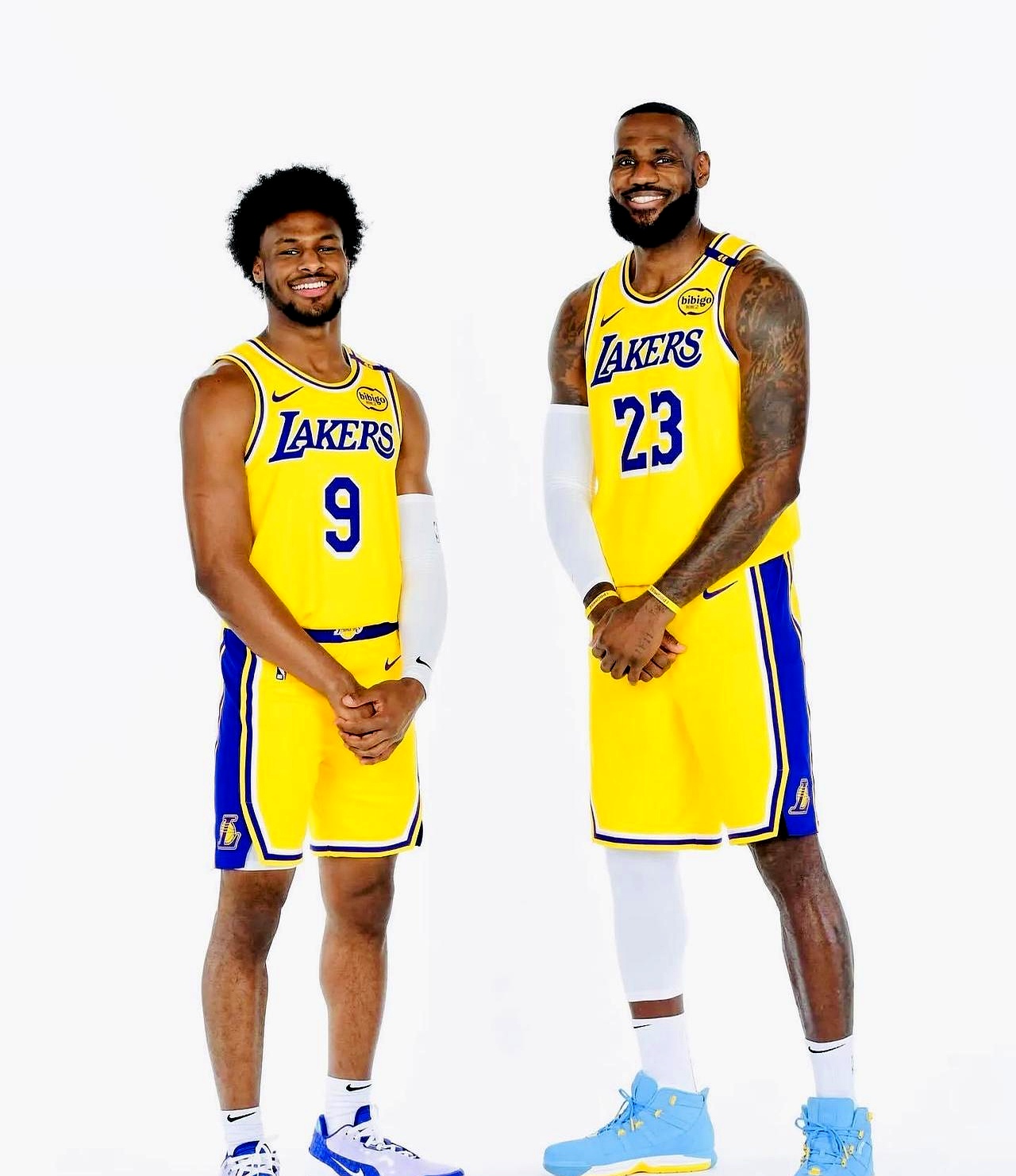 关于安东尼晒照身穿NBA巨星詹姆斯球衣球员今夏或离开曼联的信息  第1张