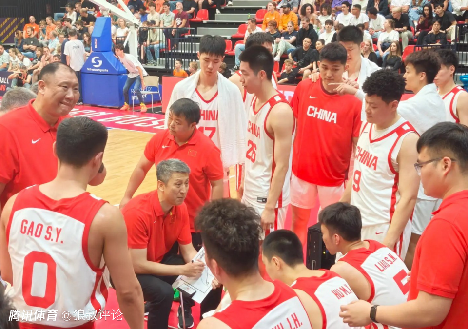 中国男篮集训队结束欧洲拉练曾凡博日前回队报到的简单介绍  第1张