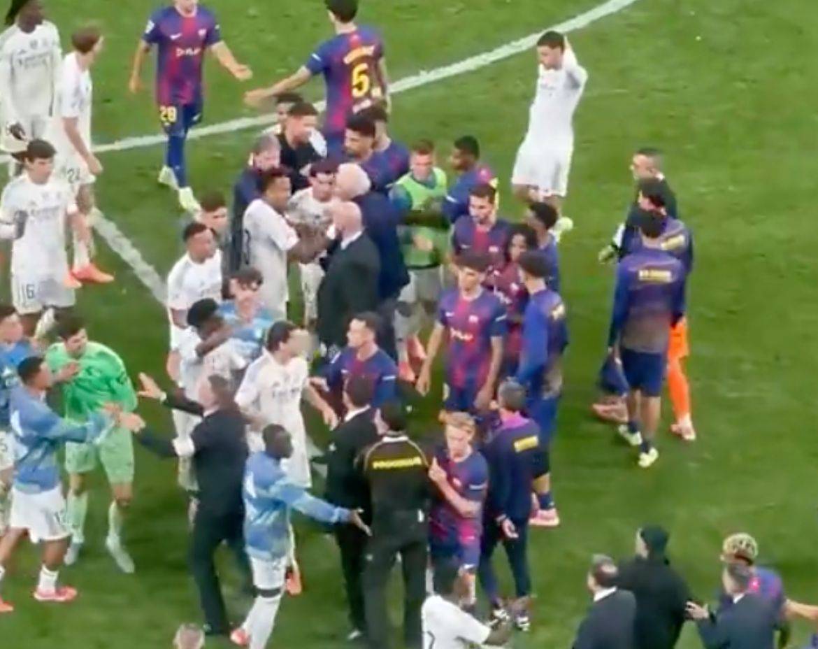 包含西班牙国家德比赛后爆发冲突双方球员互相对峙的词条 第2张 包含西班牙国家德比赛后爆发冲突双方球员互相对峙的词条 第2张