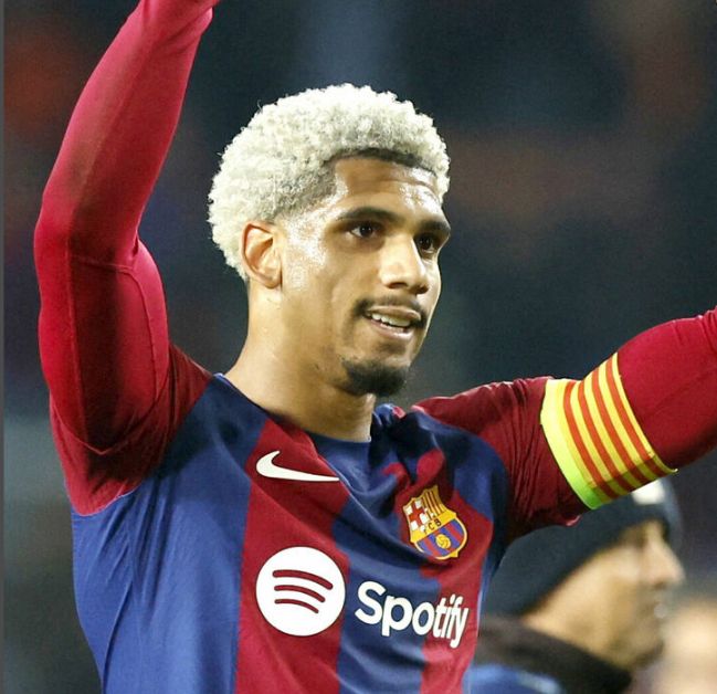 巴萨无意出售阿劳霍即使他本赛季表现不佳的简单介绍  第2张