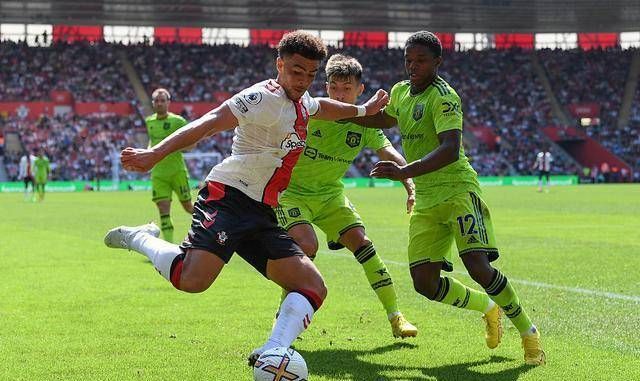 曼联球员在马来西亚骑车遇尴尬事件无奈寻求当地球迷帮助的简单介绍 第1张 曼联球员在马来西亚骑车遇尴尬事件无奈寻求当地球迷帮助的简单介绍 第1张