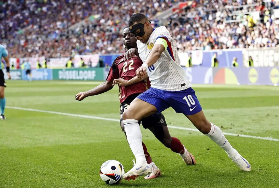 世预赛法国4-0乌克兰法国提前晋级