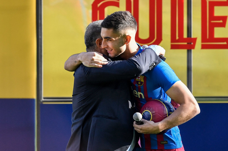 巴萨在转会市场上寻找中锋目标对象包括凯恩吉拉西等的简单介绍  第1张