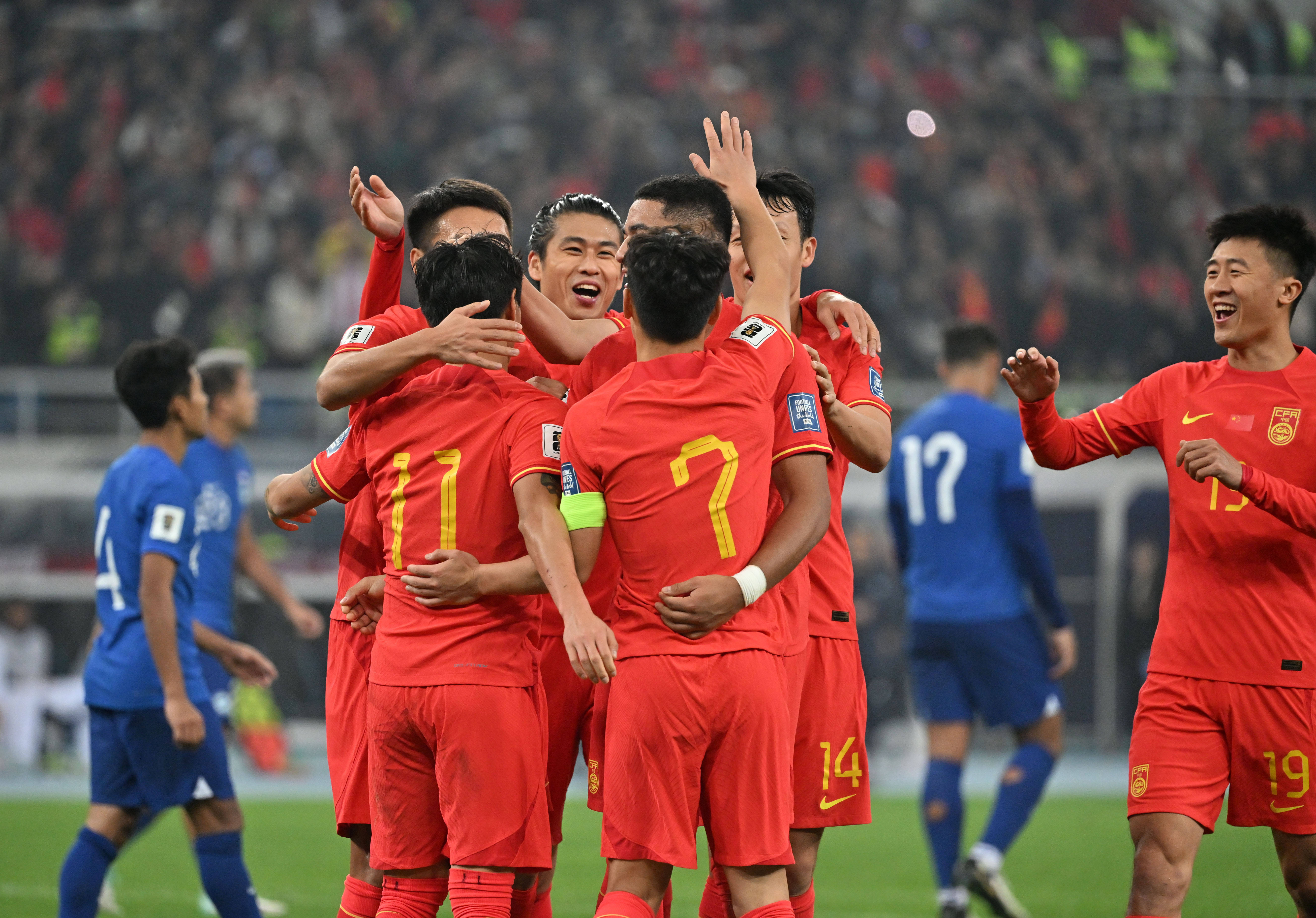 关于国足vs印尼直播在哪个平台免费看？2025世预赛国足在线入口的信息