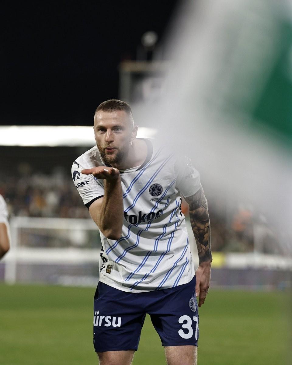 关于费内巴切希望买断什克里尼亚尔球队满意球员租借期间表现的信息