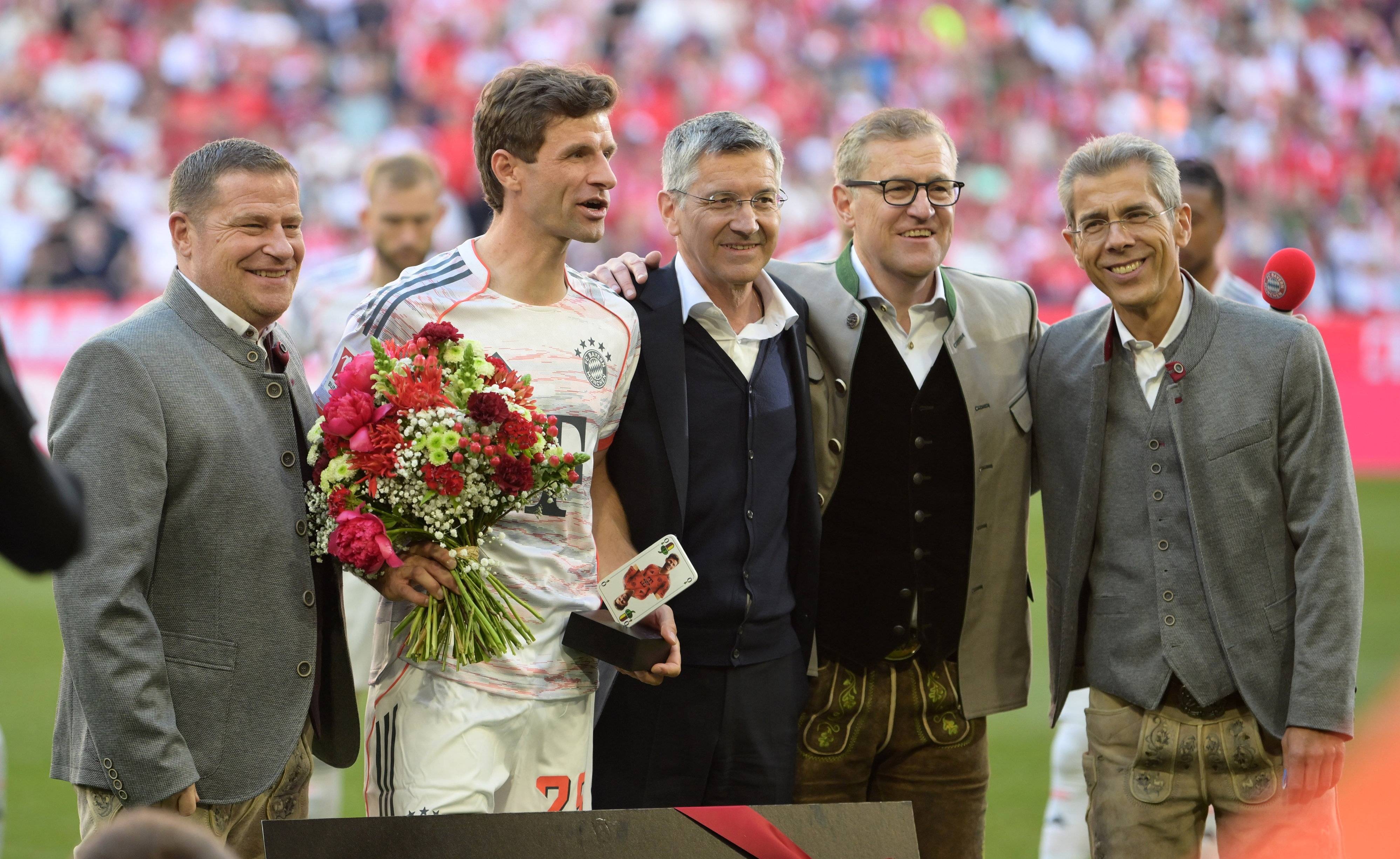 包含穆勒晒拜仁生涯奖杯荣誉满身的词条  第1张