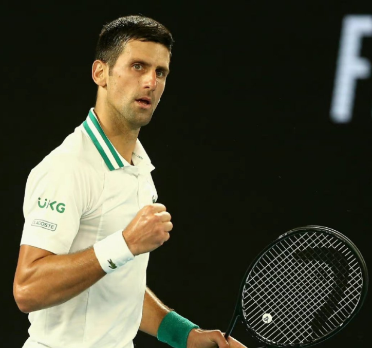 包含勒沃库森官宣签下夸安萨身披4号球衣的词条