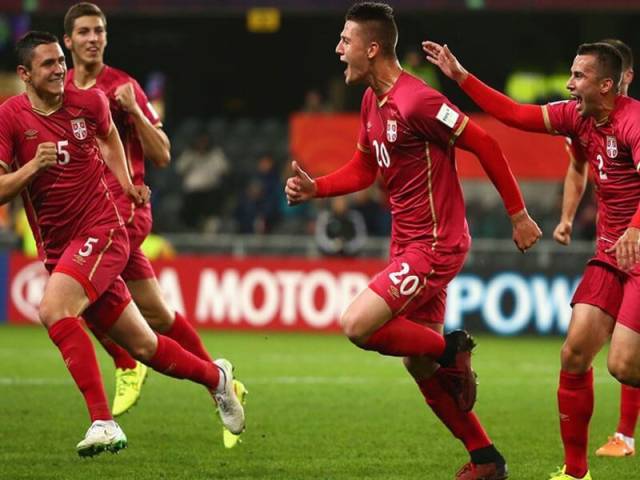 包含西班牙女足主帅离任前球员贝穆德斯接管帅位的词条