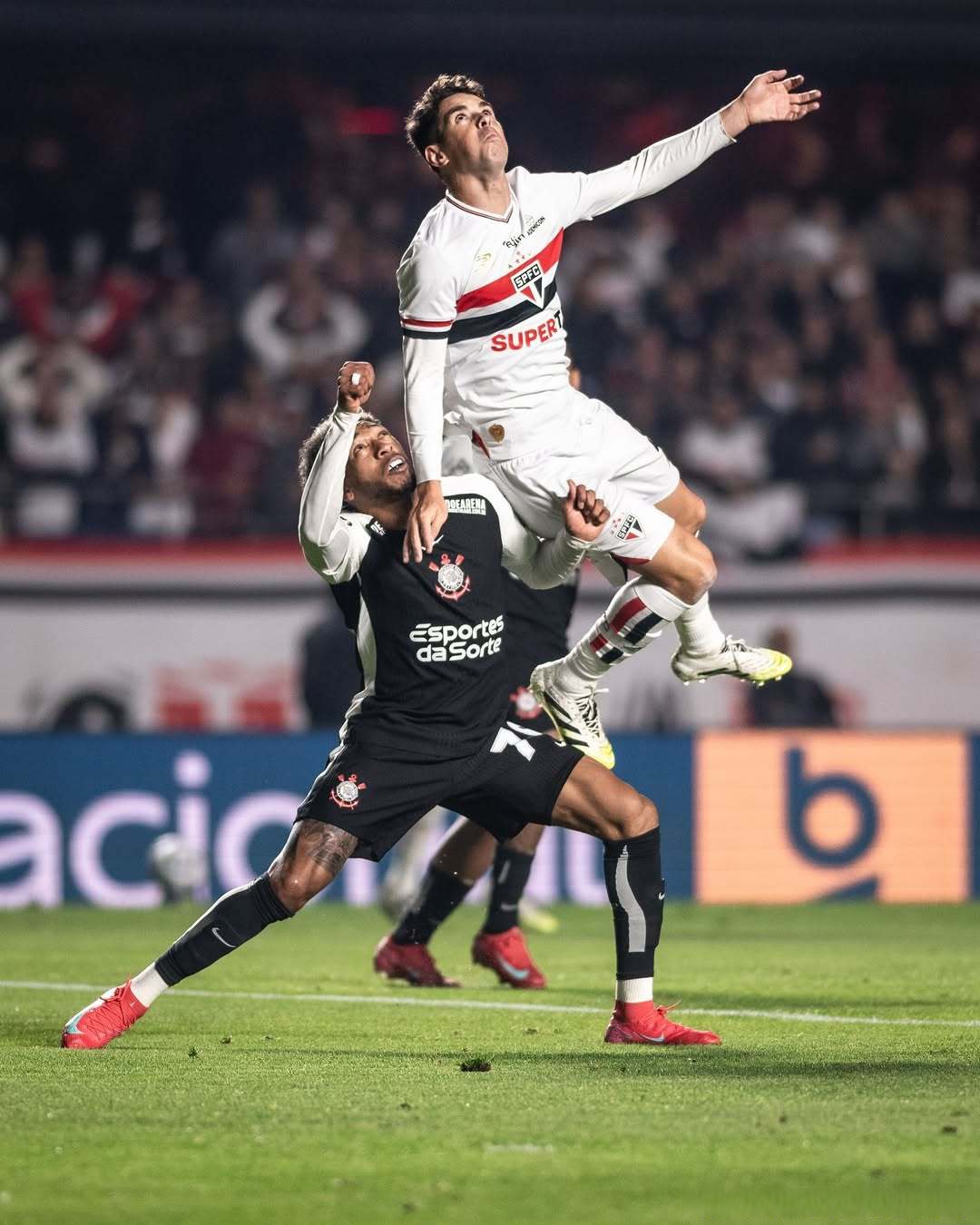 包含友谊赛埃弗顿0-1罗马安赫利尼奥远射中梁苏莱破门制胜的词条